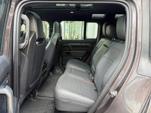 Used 2025 Land Rover Defender 110 AWD/4WD image 13