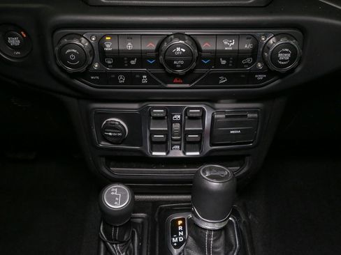 Used 2019 Jeep Wrangler Unlimited Sahara w/ Dual Top Group image 40