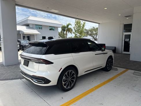 Used 2025 Lincoln Nautilus Reserve AWD/4WD image 7