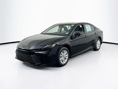 Used 2025 Toyota Camry LE w/ Convenience Package image 1