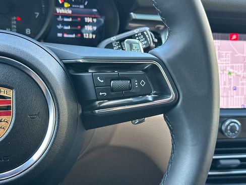Certified 2025 Porsche Macan AWD/4WD image 27