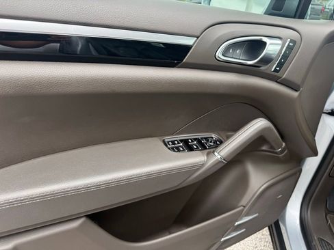 Used 2017 Porsche Cayenne Platinum Edition AWD/4WD image 5