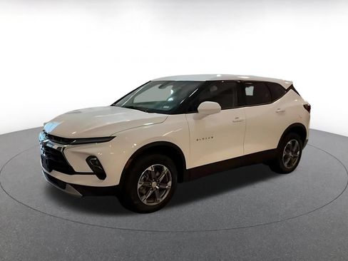 Used 2025 Chevrolet Blazer LT FWD image 9