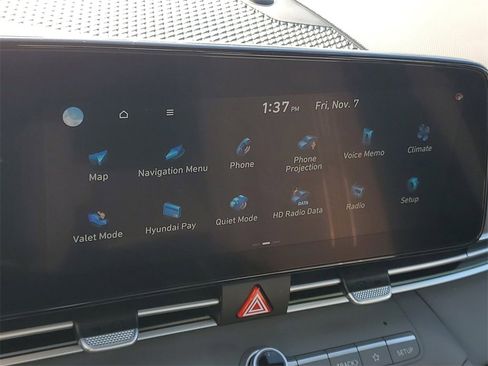 Certified 2025 Hyundai Elantra SEL image 17