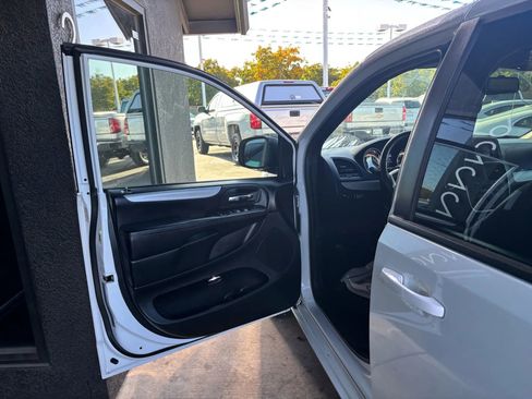Used 2018 Dodge Grand Caravan GT image 8