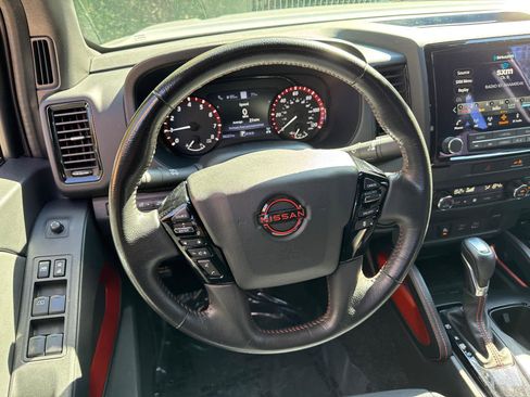 Used 2022 Nissan Frontier PRO-4X w/ Technology Package image 17