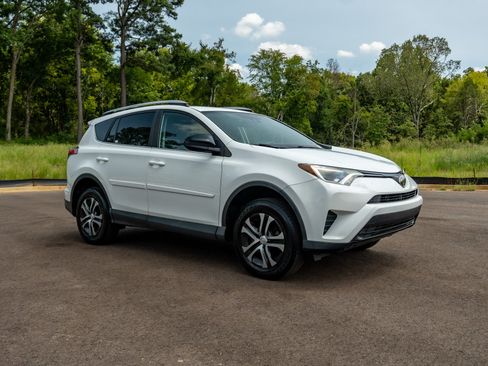 Used 2018 Toyota RAV4 LE w/ All Weather Liner Package FWD image 3