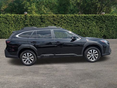 Used 2024 Subaru Outback Premium AWD/4WD image 3