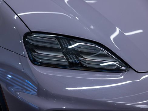 Certified 2025 Porsche Macan 4S Electric AWD/4WD image 14