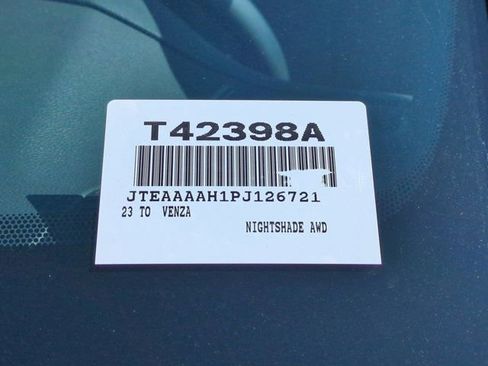 Used 2023 Toyota Venza Nightshade image 18