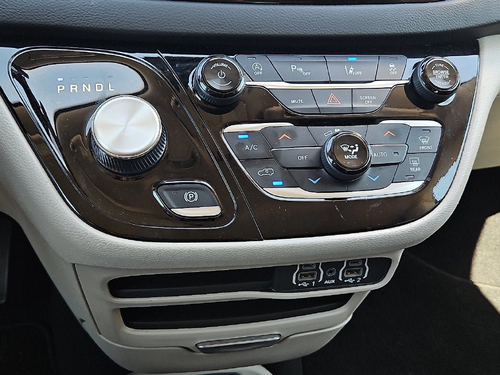 Used 2023 Chrysler Pacifica Touring-L FWD image 26