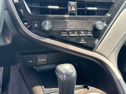 Used 2024 Toyota Camry SE FWD image 12