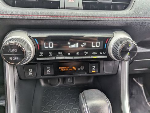 Used 2021 Toyota RAV4 SE w/ Weather & Moonroof Package AWD/4WD image 22