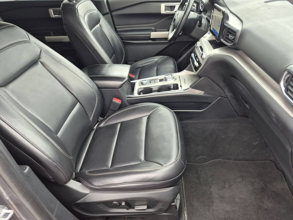 Used 2021 Ford Explorer XLT w/ Equipment Group 202A AWD/4WD image 32