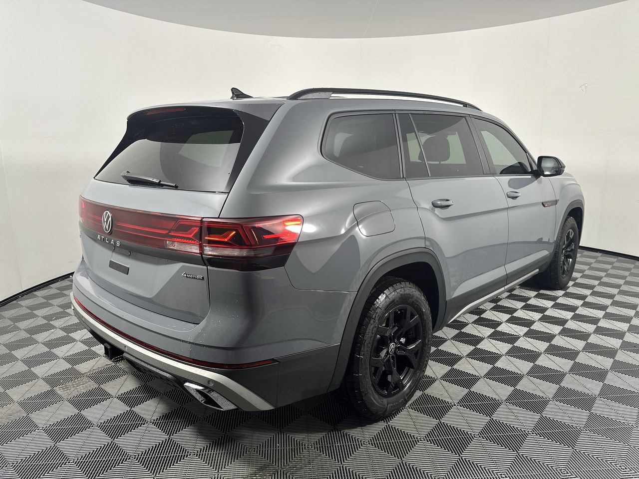 Used 2024 Volkswagen Atlas Peak Edition SE AWD/4WD image 19