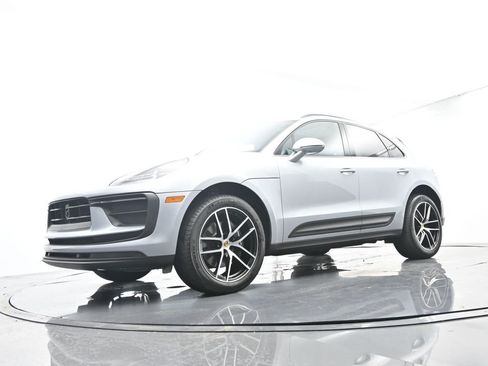 Certified 2025 Porsche Macan AWD/4WD image 45