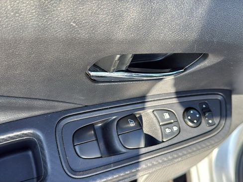 Certified 2023 Nissan Versa SV image 7