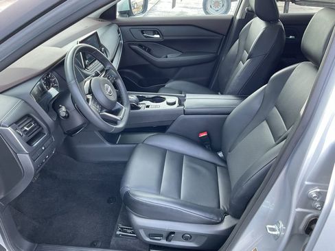 Used 2023 Nissan Rogue SV w/ SV Premium B Package image 10