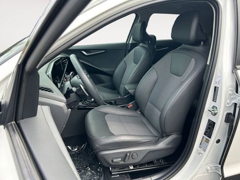 Used 2023 Kia Niro EX FWD image 7