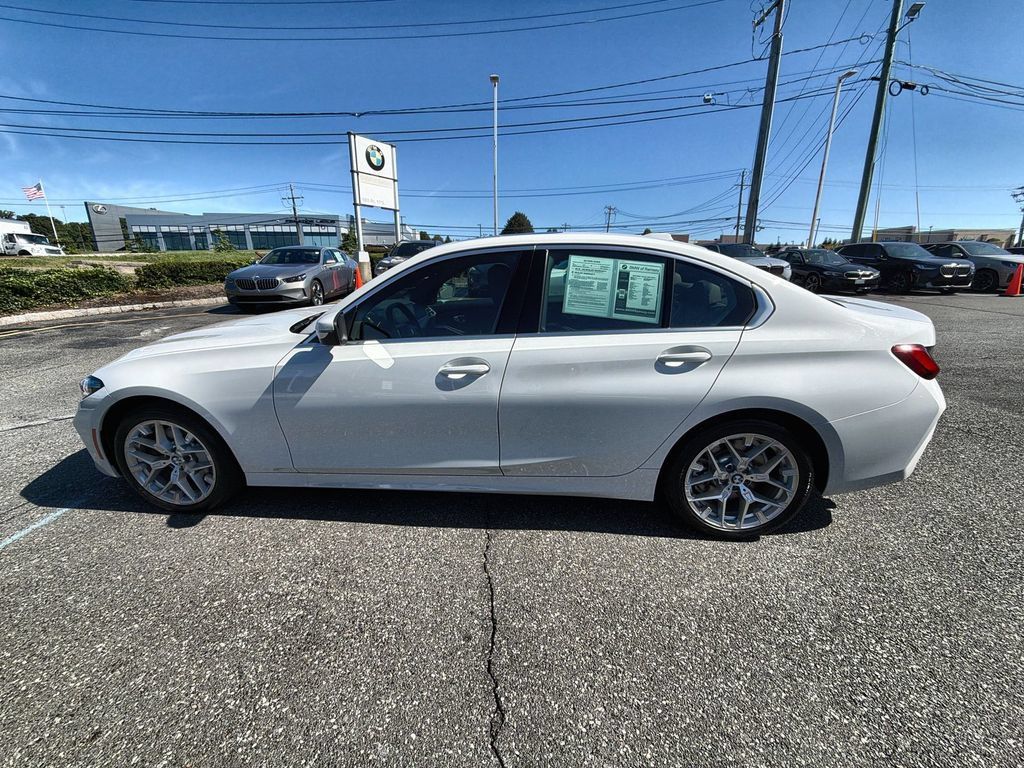 Used 2025 BMW 330i xDrive Sedan AWD/4WD image 11