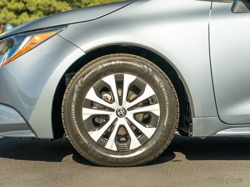 Certified 2022 Toyota Corolla LE FWD image 6