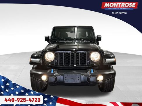Used 2024 Jeep Wrangler Unlimited w/ Convenience Group AWD/4WD image 8