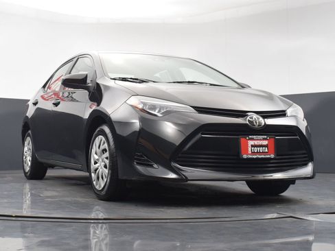 Used 2018 Toyota Corolla LE FWD image 28