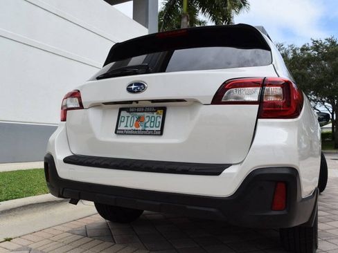 Used 2018 Subaru Outback 2.5i Limited AWD/4WD image 19