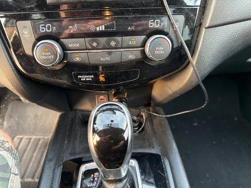 Used 2017 Nissan Rogue SV FWD image 23