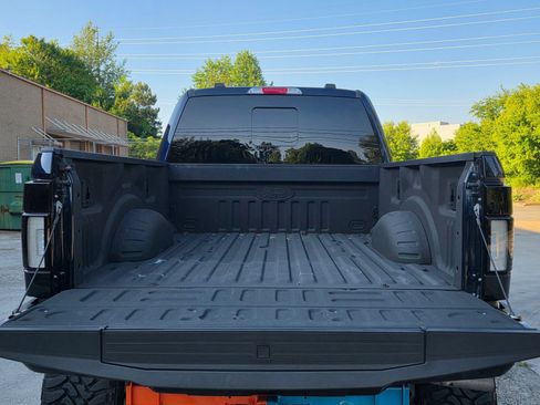Used 2022 Ford F250 Lariat w/ Black Appearance Package AWD/4WD image 35