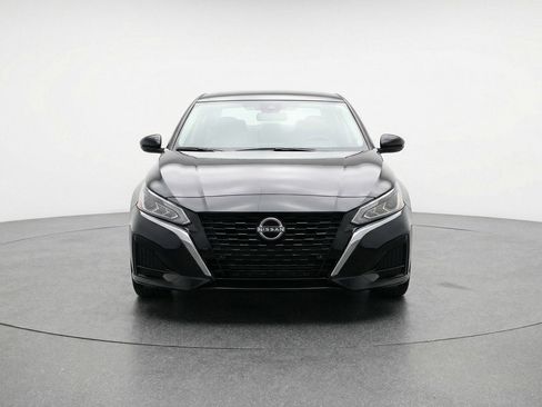 Used 2025 Nissan Altima 2.5 SV FWD image 2