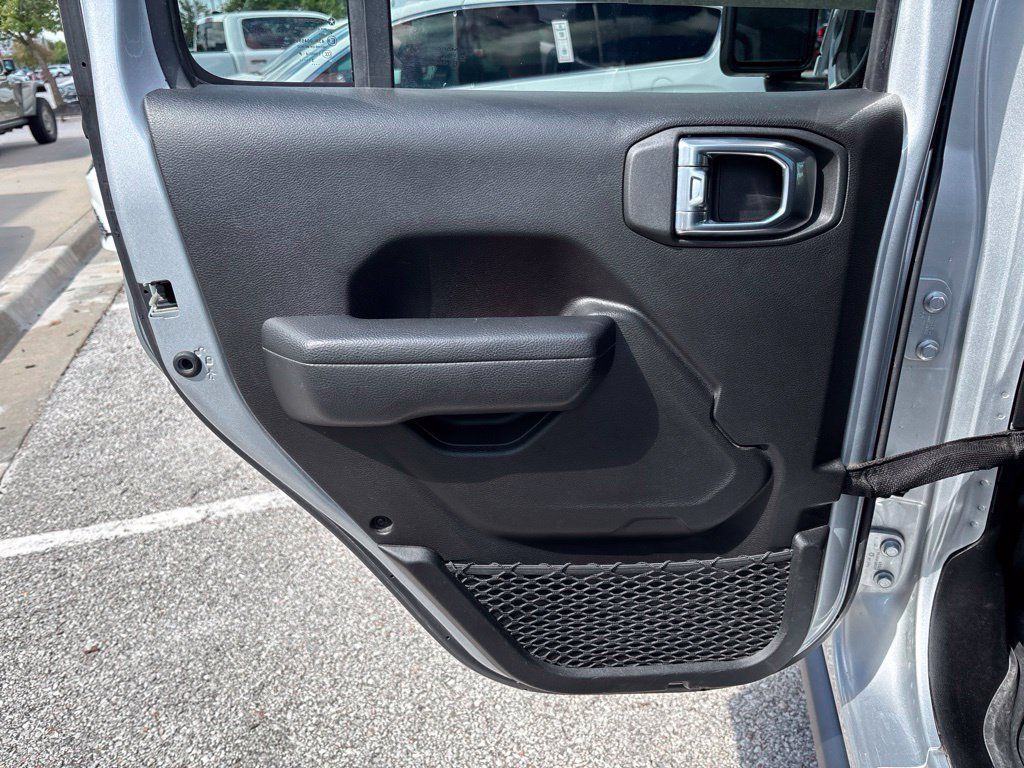 Used 2023 Jeep Gladiator Sport AWD/4WD image 14