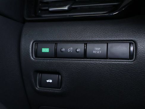 Used 2025 Nissan Sentra SV FWD image 24