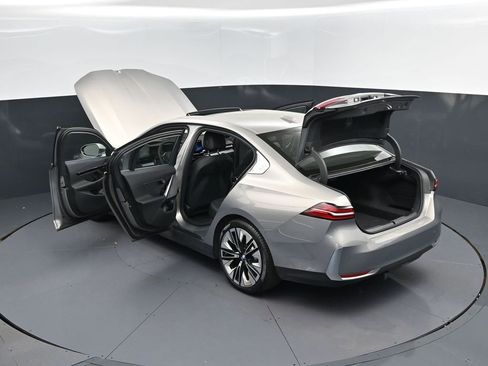 Certified 2026 BMW 530i image 2