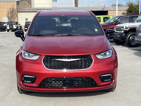 New 2026 Chrysler Pacifica Select image 2