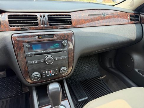 Used 2013 Chevrolet Impala LTZ FWD image 12