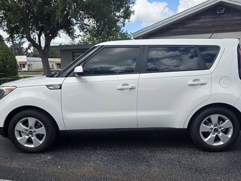 Used 2017 Kia Soul FWD image 2