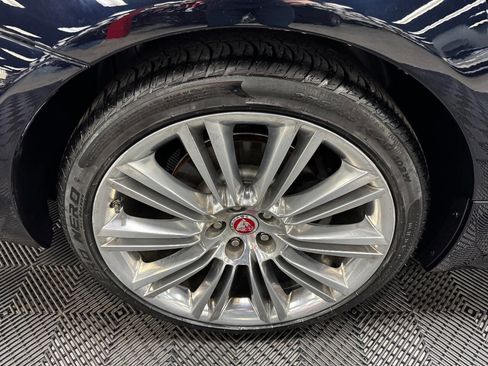 Used 2016 Jaguar XJ R-Sport image 17