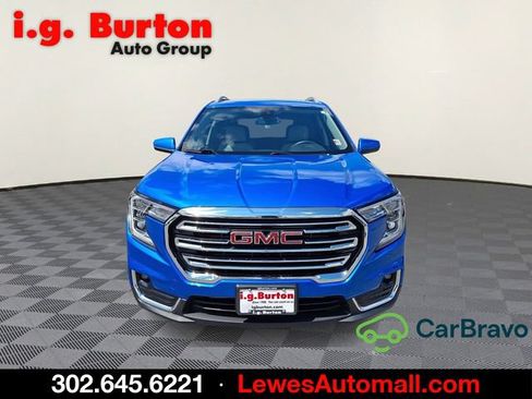 Used 2024 GMC Terrain SLT AWD/4WD image 2