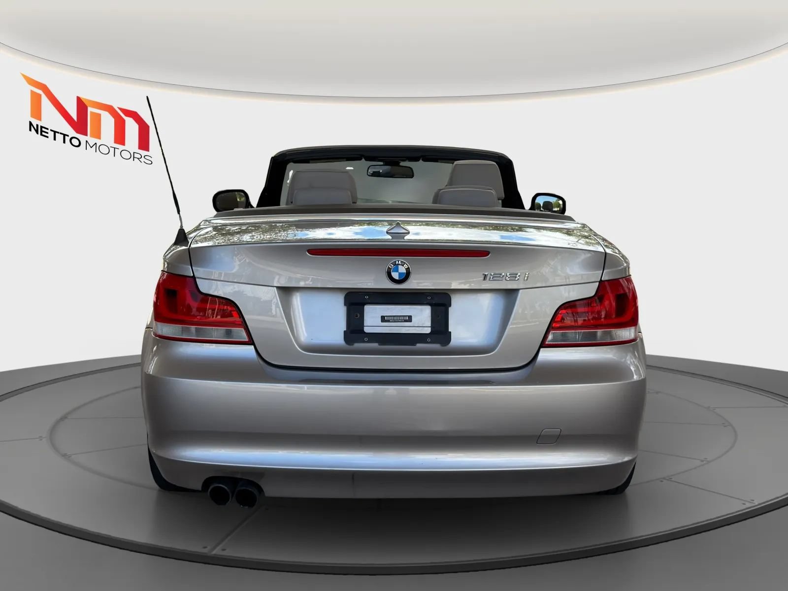 Used 2012 BMW 128i Convertible RWD image 4