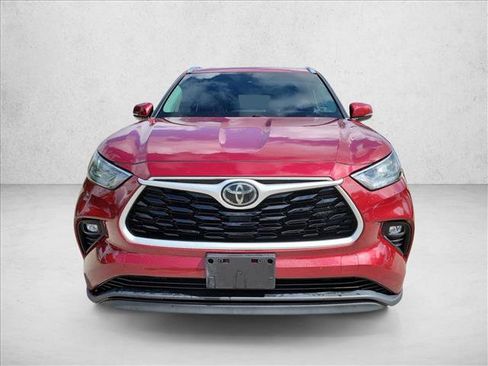 Used 2020 Toyota Highlander XLE AWD/4WD image 2