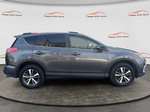 Used 2017 Toyota RAV4 XLE AWD/4WD image 6
