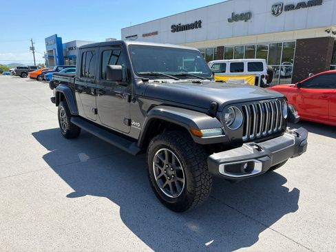 Used 2020 Jeep Gladiator Overland AWD/4WD image 4
