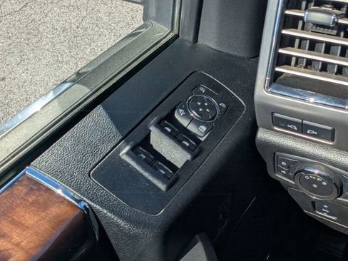 Used 2017 Ford F150 Platinum w/ Equipment Group 701A Luxury image 18