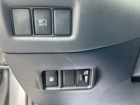 Used 2018 Toyota C-HR XLE FWD image 23