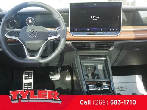 Used 2025 Volkswagen Tiguan SEL R-Line AWD/4WD image 42