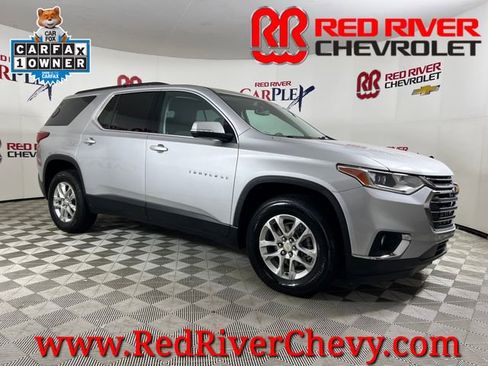 Used 2021 Chevrolet Traverse LT image 1