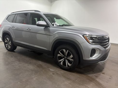 Certified 2025 Volkswagen Atlas SE AWD/4WD image 2