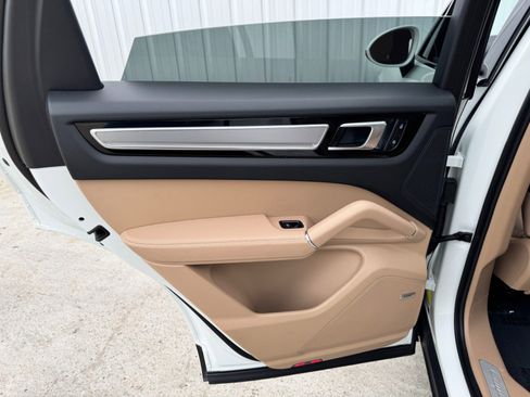 Used 2023 Porsche Cayenne Platinum Edition image 45