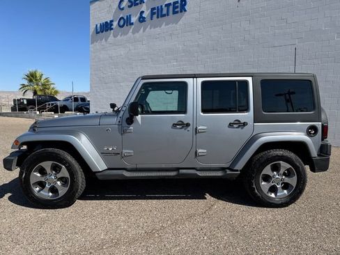 Used 2018 Jeep Wrangler Unlimited Sahara AWD/4WD image 2